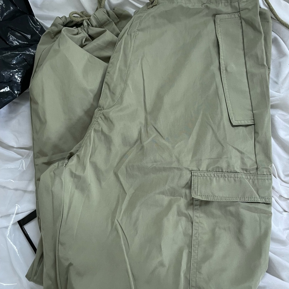 BRAND NEW LOCAL EUROPEAN PANTS SIZE XS/S - still have tags on it